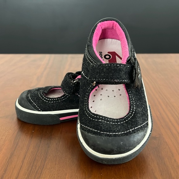 See Kai Run, Mary Jane, Velcro closure, flower detail, black/pink, 5 - Picture 3 of 8